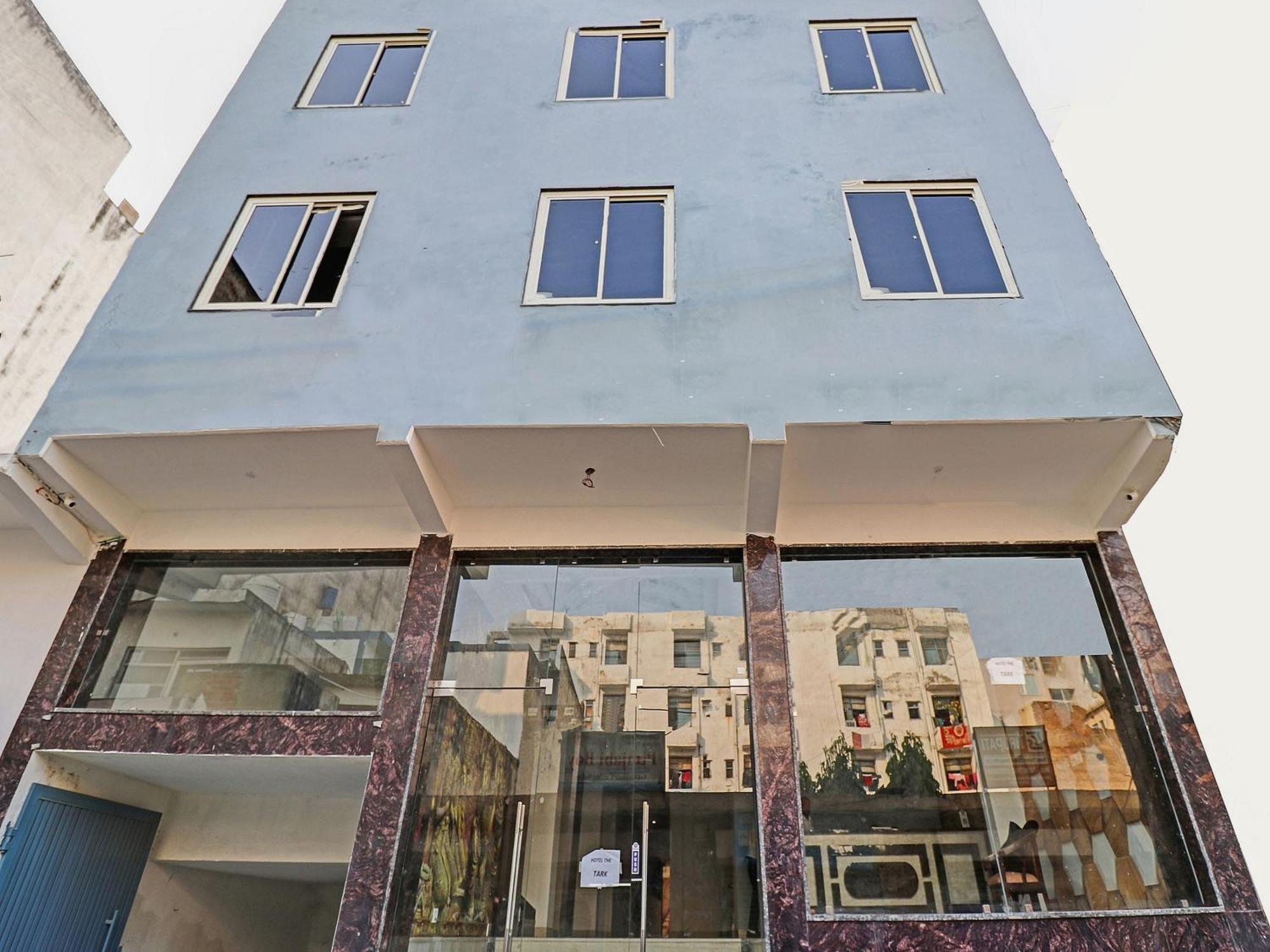 Townhouse Tark Inn Nova Deli Exterior foto