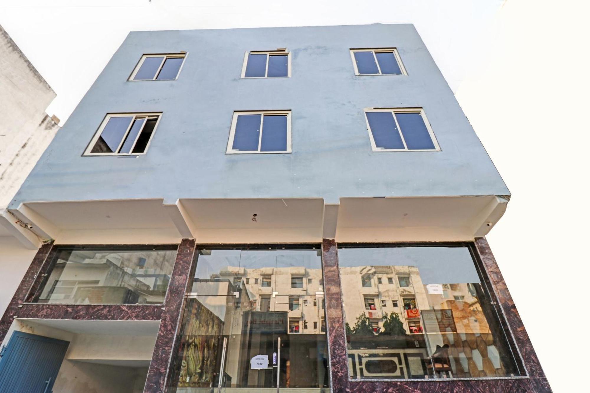 Townhouse Tark Inn Nova Deli Exterior foto